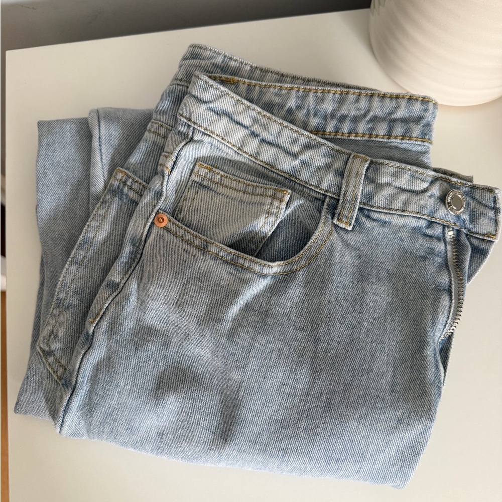 PrettyLittleThing Light Wash Straight Leg Jeans